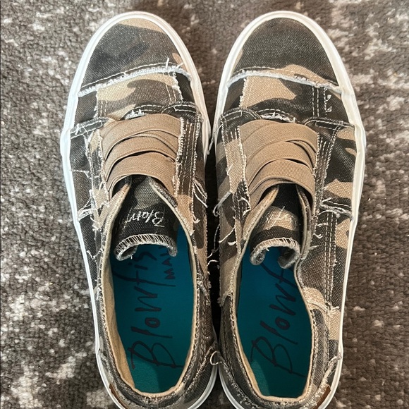Blowfish Shoes - Women’s Camo BLOWFISH Malibu Slip-On Sneakers size 7 SPRING STYLE